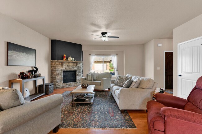 Building Photo - ALL PROSPECTIVE TENANTS MUST SUBMIT A $58 NON-REFUNDABLE APPLICATION FEE PER APPLICANT ONLINE AND...