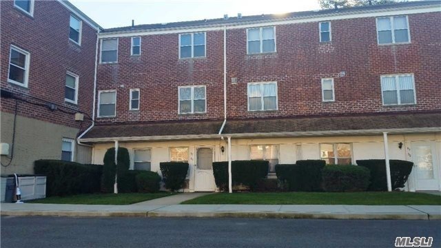 Building Photo - 67-63 Cloverdale Ln