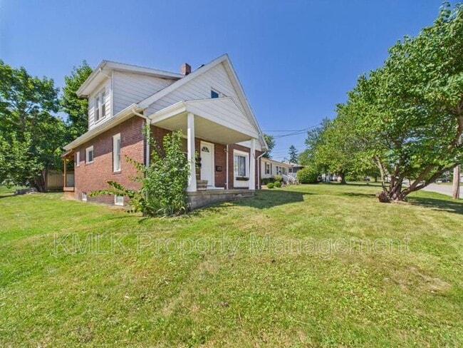 Building Photo - 446 Brandon Ave