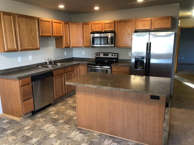 Foto del edificio - 415 3rd Ave NW