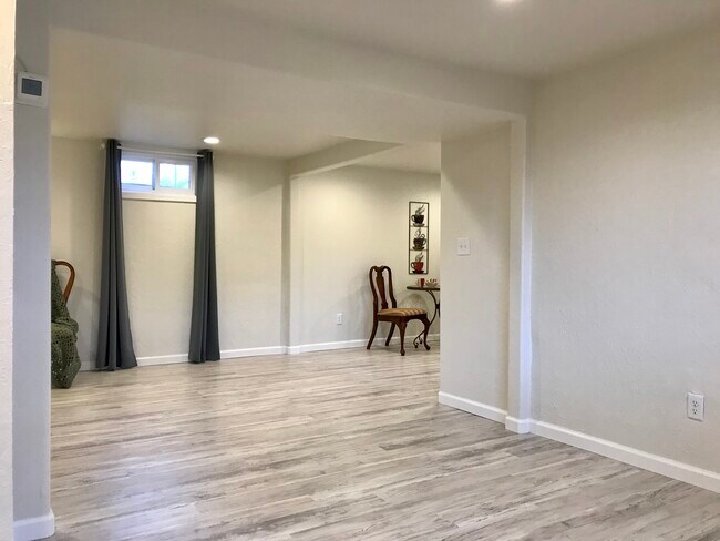 Living Area To Dining - 930 N Institute St