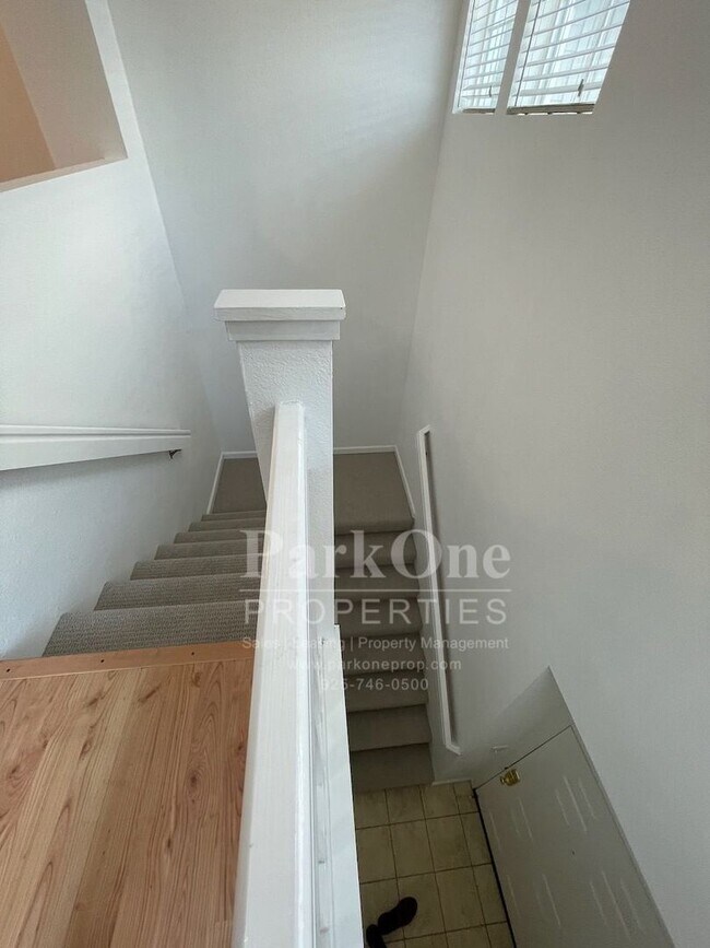 Foto del edificio - Great Townhouse in Livermore Available Now!