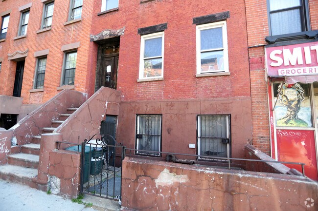 Building Photo - 351 Union St