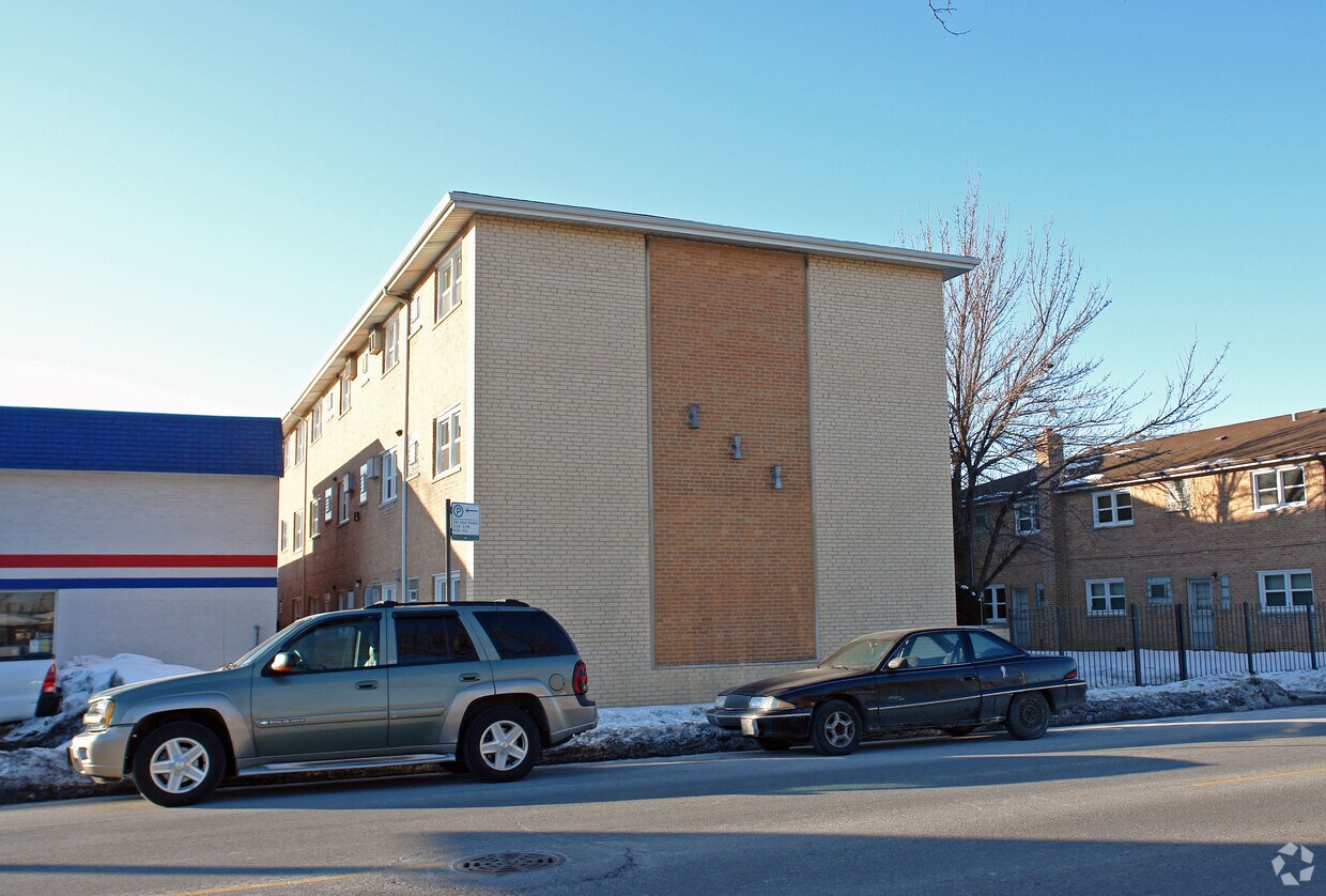 Primary Photo - 5821-5825 W 63rd St