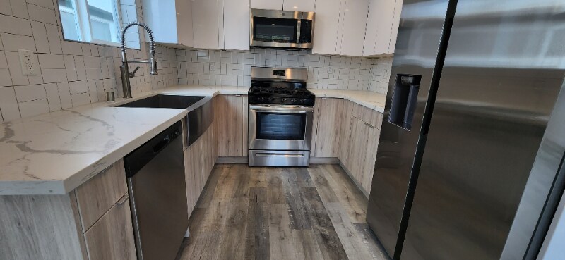 Foto principal - 12648 Oxnard St