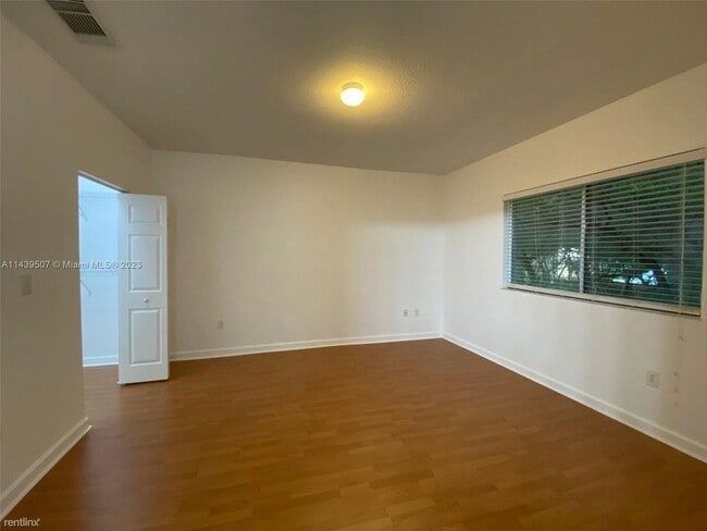 Building Photo - 4 br, 2 bath House - 3359 NE 3rd Dr