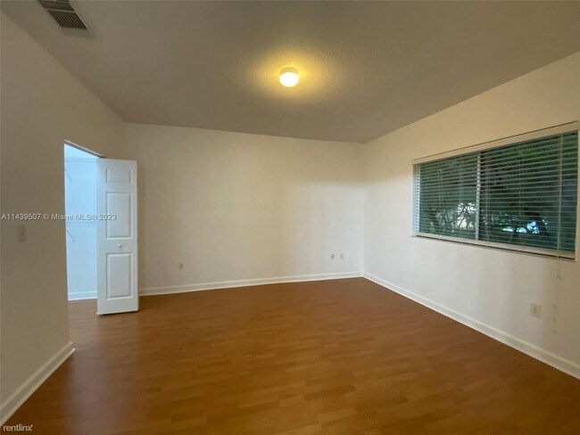 Foto del edificio - 4 br, 2 bath House - 3359 NE 3rd Dr
