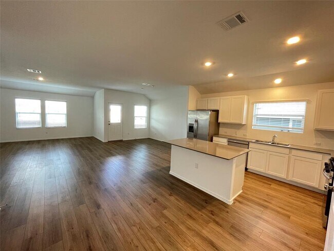 Building Photo - 337 Jeffers