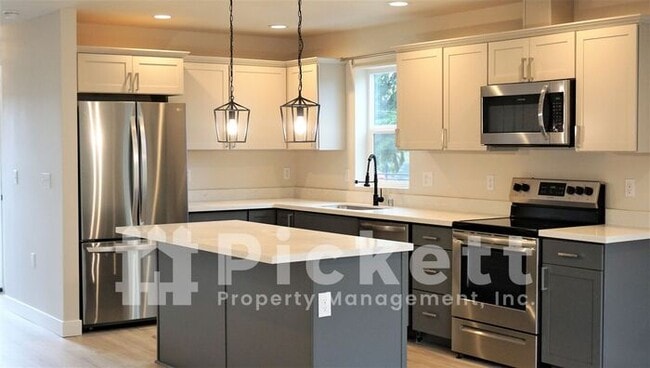 Building Photo - 3 Bedroom East Bremerton Home Near Lions Park