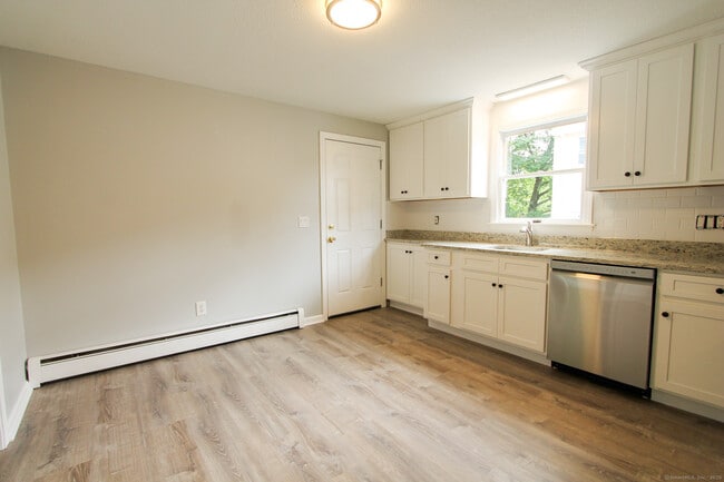 Building Photo - 17 Pinehurst Ave