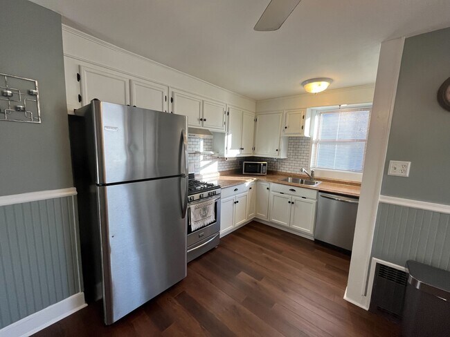 Kitchen 1:3 - 19 Morton St