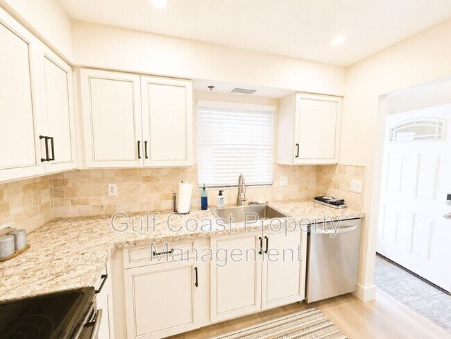 Building Photo - 9718 Hernando Ct