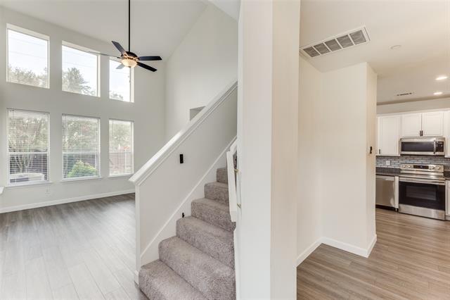 Building Photo - 913 Englewood Ln