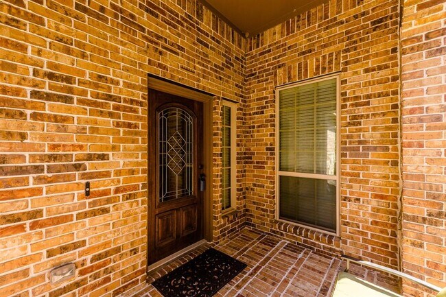 Foto del edificio - 63 Sagamore Ridge Pl