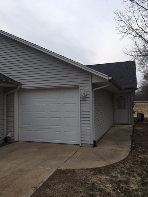 Building Photo - 2919 Bluff Ridge Dr