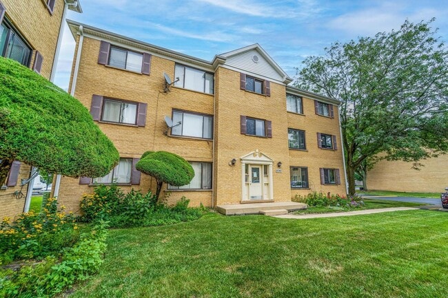 Building Photo - 9340 Hamilton Ct