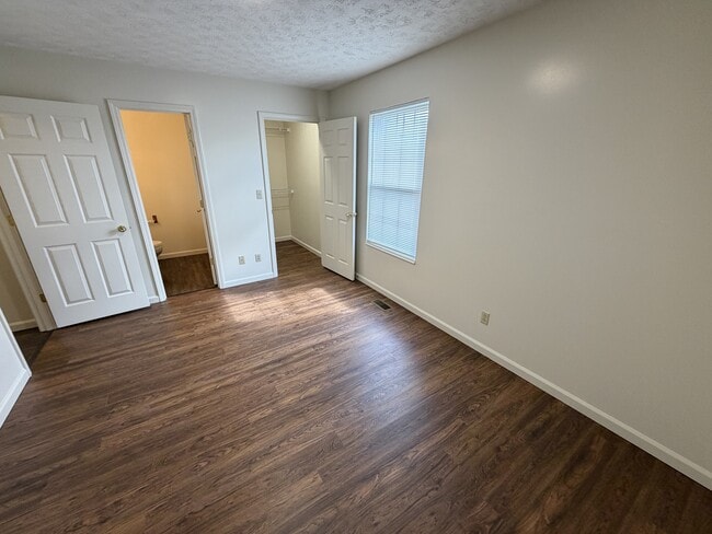 Foto del edificio - 28 Blevins Mayfield Rd