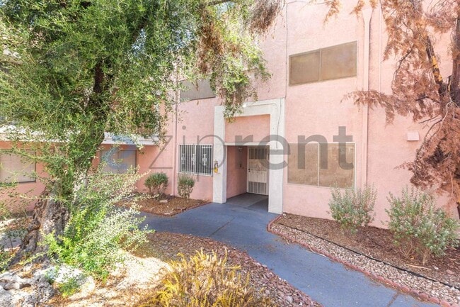 Building Photo - Unit 33