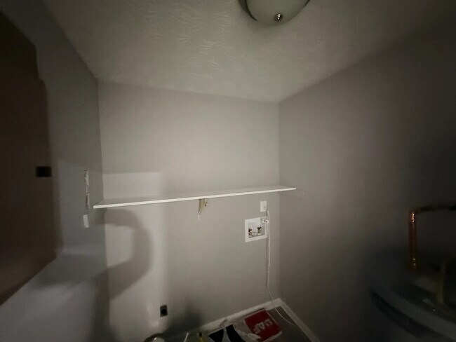 Foto del edificio - Room in House on Pinedale Cir NW