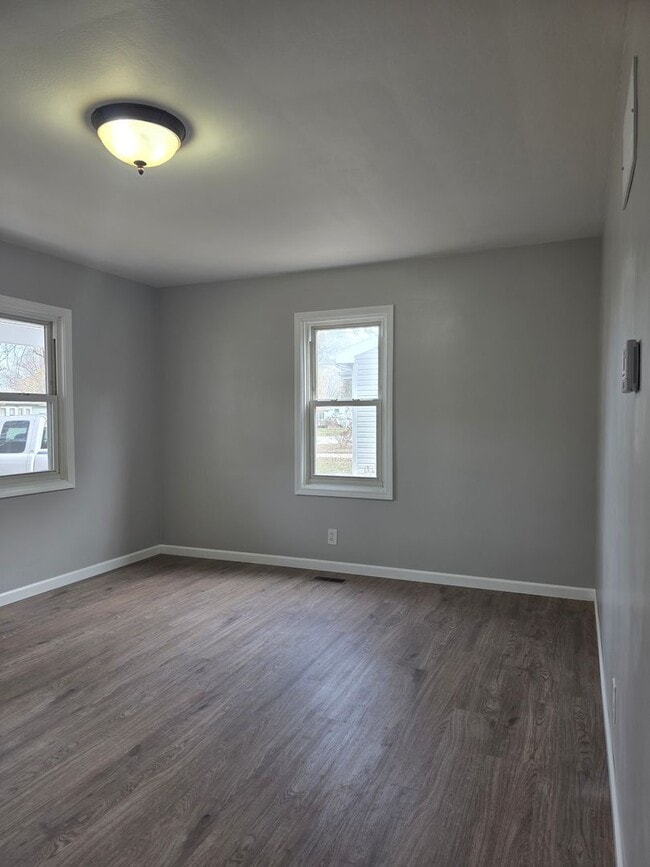 Building Photo - Updated Three Bedroom in Fostoria