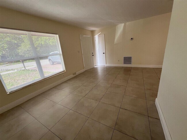 Foto del edificio - 20431 NW 46th Ave