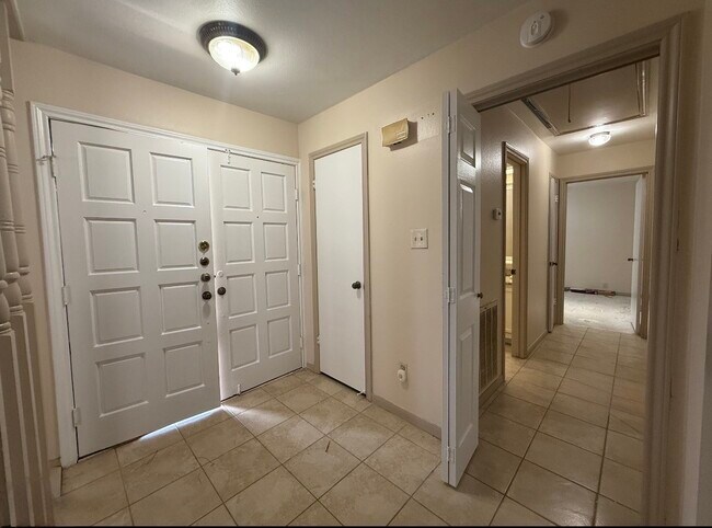 Foto del edificio - 2920 Cambridge Ln