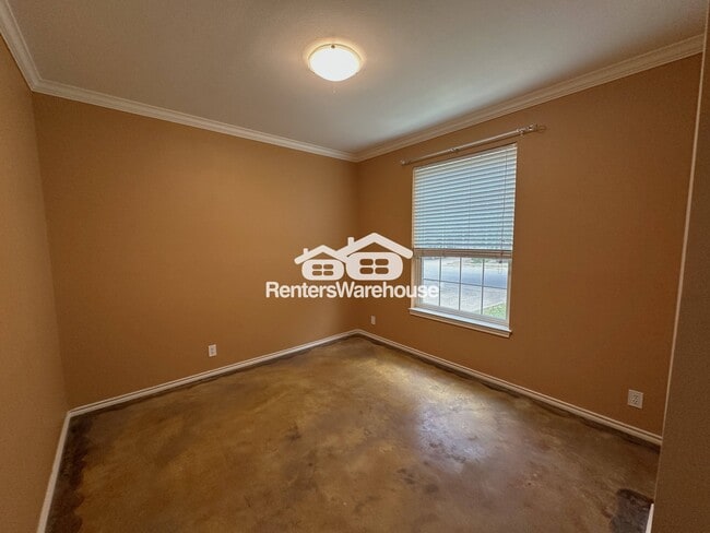 Building Photo - 1603 Azalea Dr