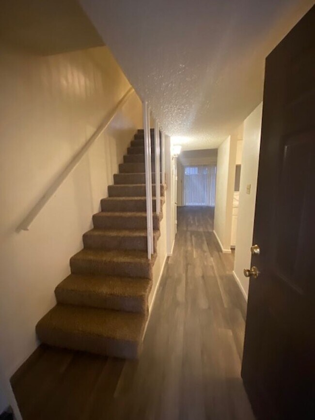 Foto del edificio - 1952 Stine Rd