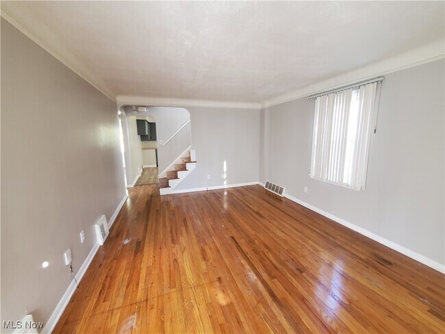 Foto del edificio - 4287 E 162nd St