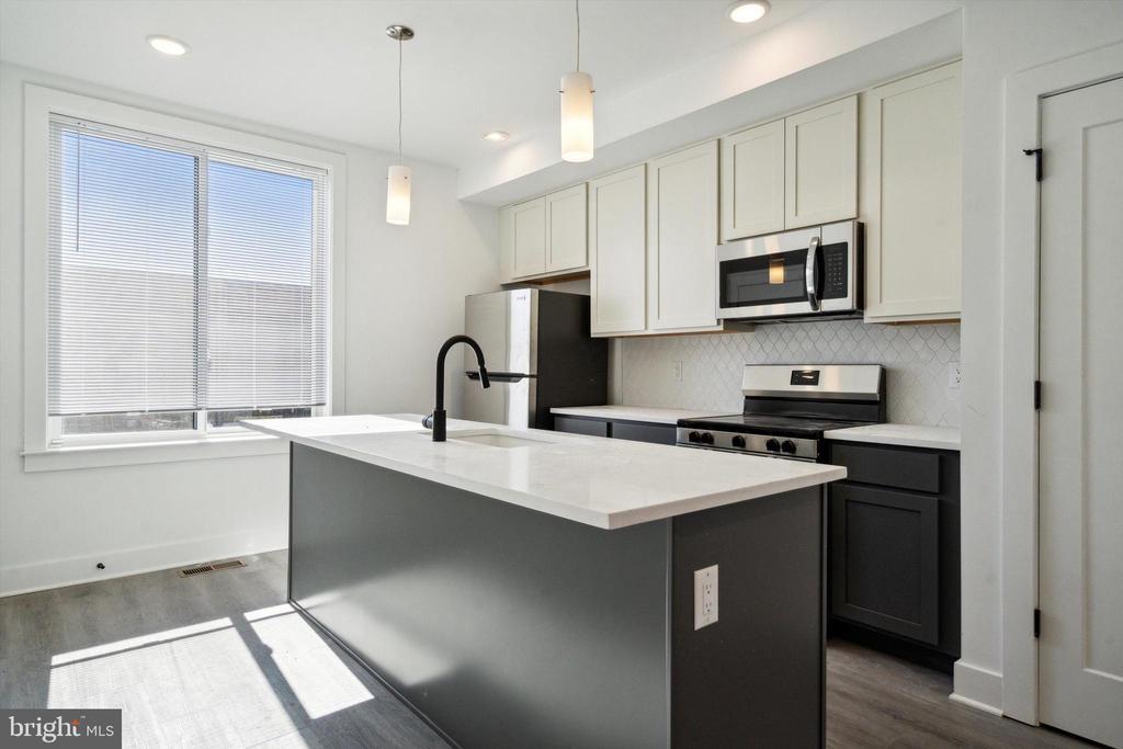 Foto principal - 2248 E Somerset St