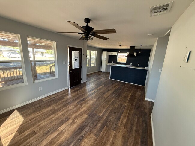 Foto del edificio - 411 W A Ave