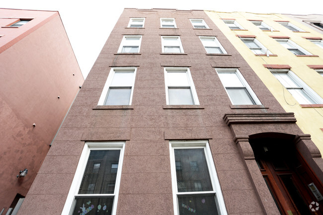 Building Photo - 542 Henry St