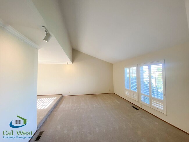 Foto del edificio - $4795 - 2 Story 4 Bed/2.5 Bath Almaden Hom...