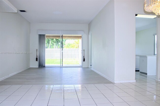 Foto del edificio - 17820 NW 16th St