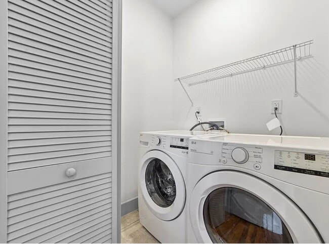Building Photo - Beautiful 2 bed/2 bath cottage in perfect ...