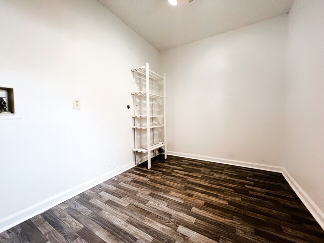 Building Photo - 1303 Santa Fe Cir