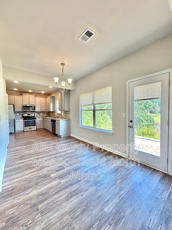 Building Photo - 212 Creek View Pl