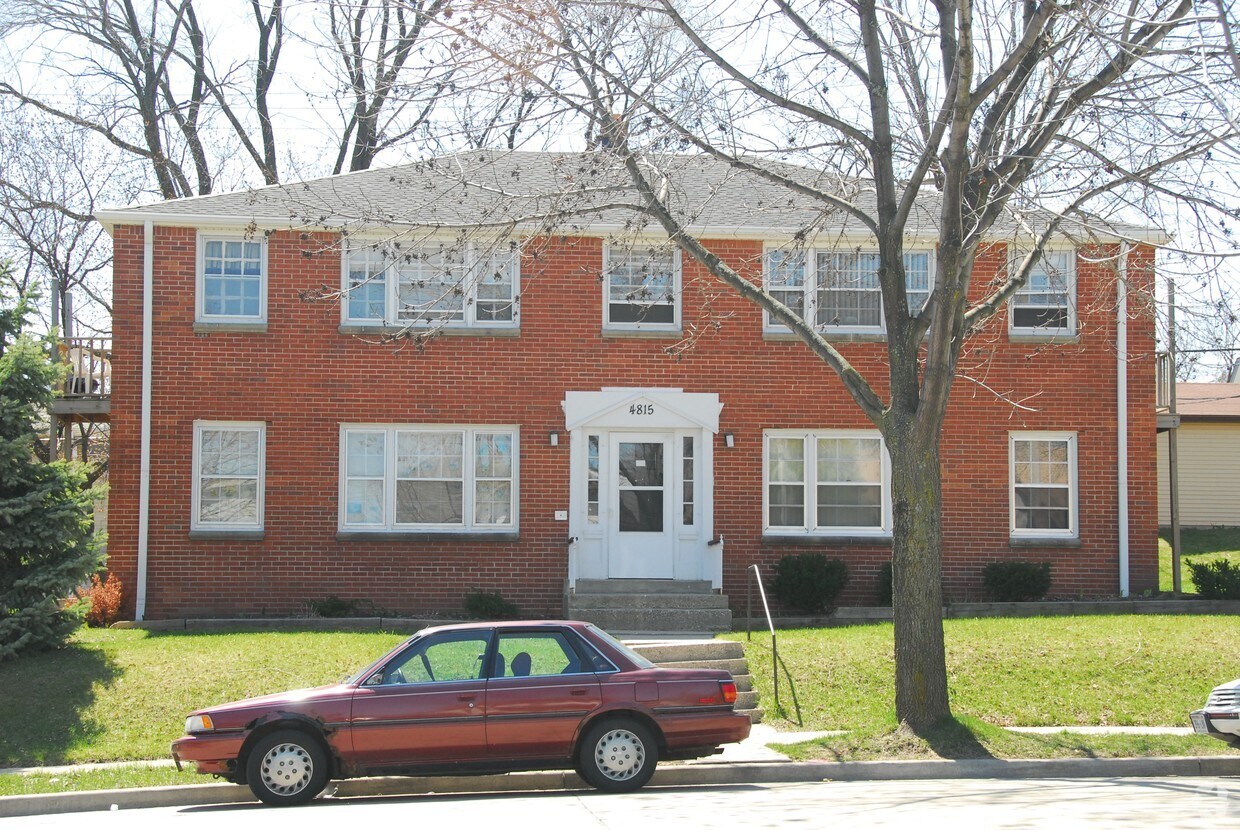 4815 W Oklahoma Ave, Milwaukee, WI 53219 Apartments in Milwaukee, WI