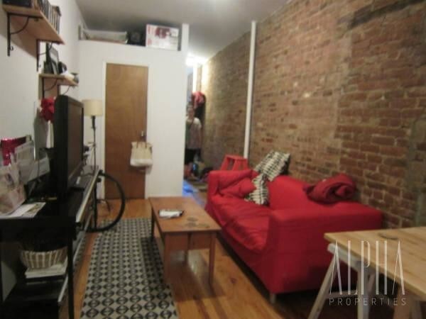 Foto del edificio - 637 E 6th St