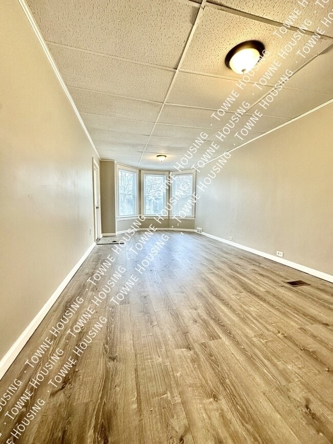 Building Photo - 40 Lawrence Pl