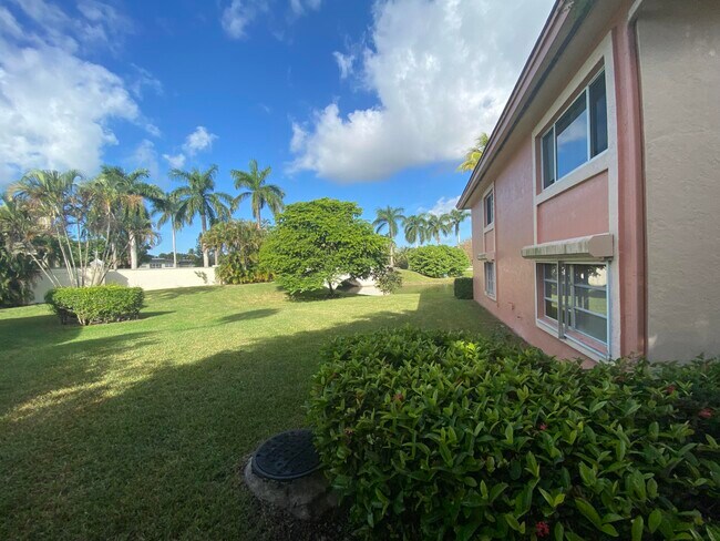 Building Photo - 1101 Bahama Bend