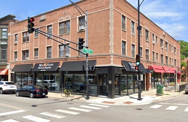 Building Photo - 748 W Webster Ave