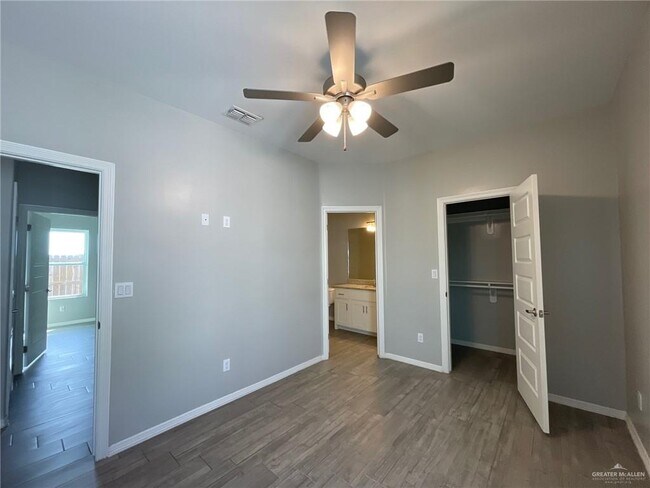 Foto del edificio - 2108 Davenport St