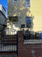 Building Photo - 31-47-3102 102nd St