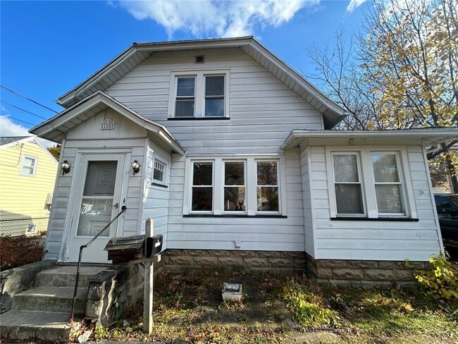 Building Photo - 125 Windsor Rd