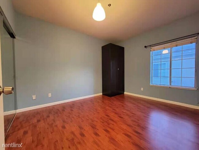 Building Photo - 2 br, 1 bath Condo - 1490 Thrush Ave