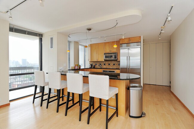 Building Photo - 1660 N LaSalle Dr