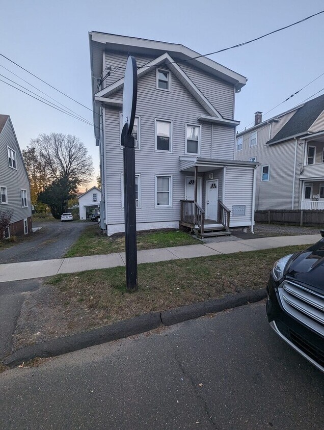 1673 State St Unit B, Hamden, CT 06517 Apartments in Hamden, CT