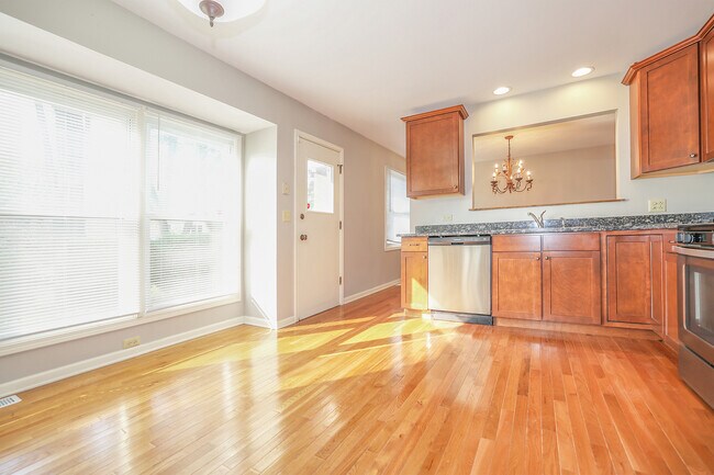 Foto del edificio - 1329 Stonegate Rd