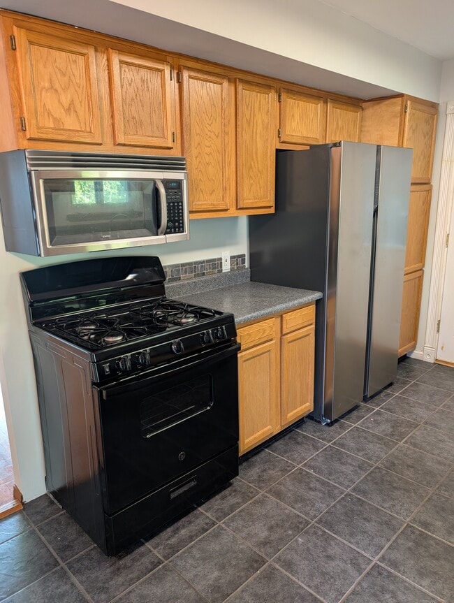Kitchen - 2163 Hempstead Rd